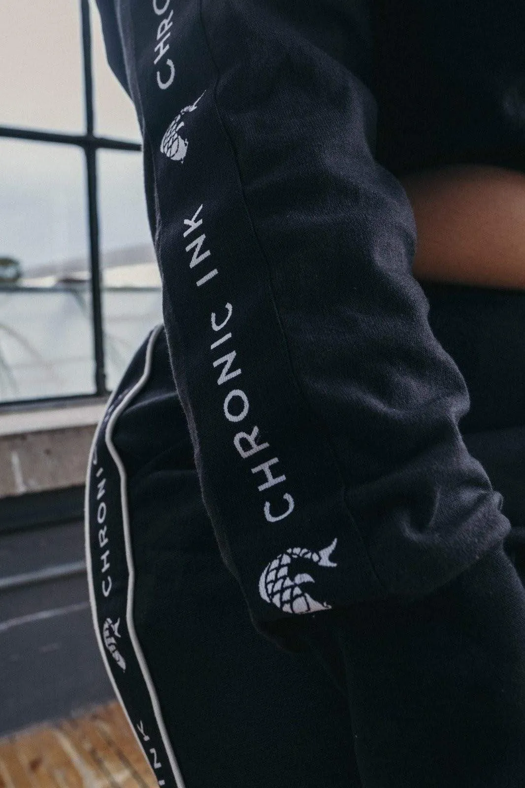Chronic Ink Cropped Hoodie - Black