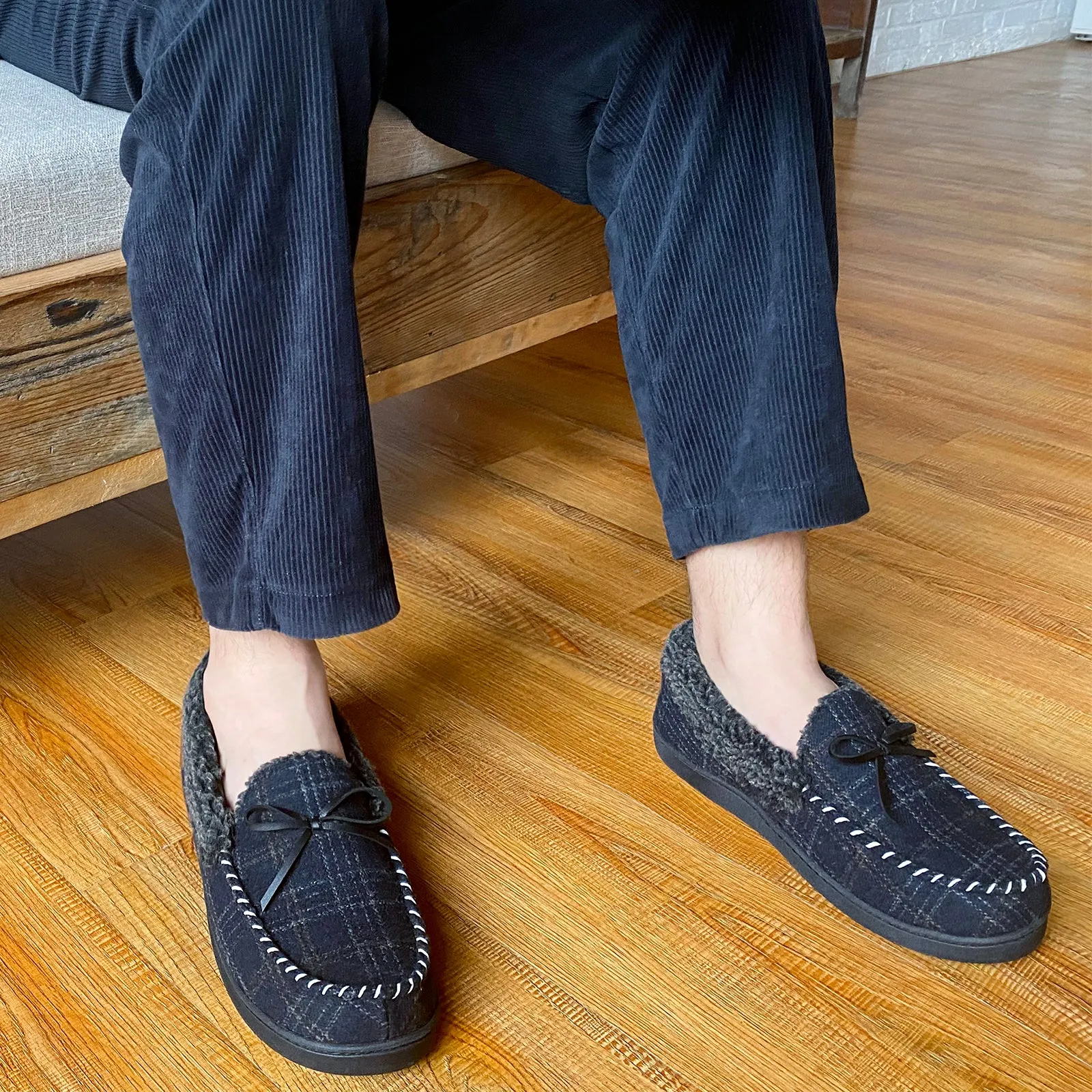 VONMAY Men's Moccasin Slippers Comfort Polar Fleece House Shoes Warm Flannel Lining Memory Foam Indoor & Outdoor